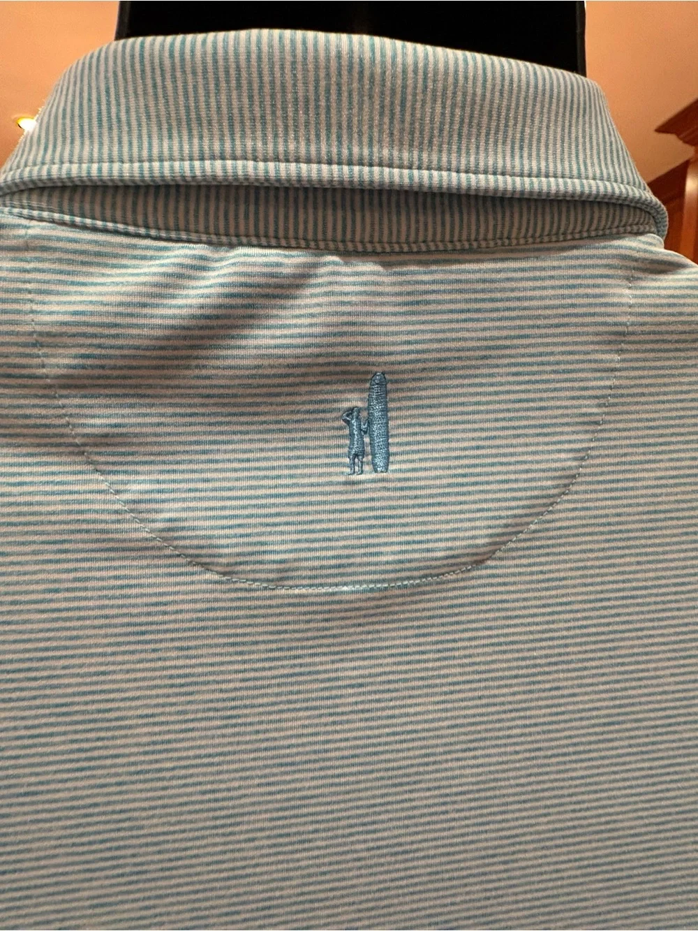 johnnie-O men’s golf polo. Sharp teal/white micro stripe with iconic logo. XL